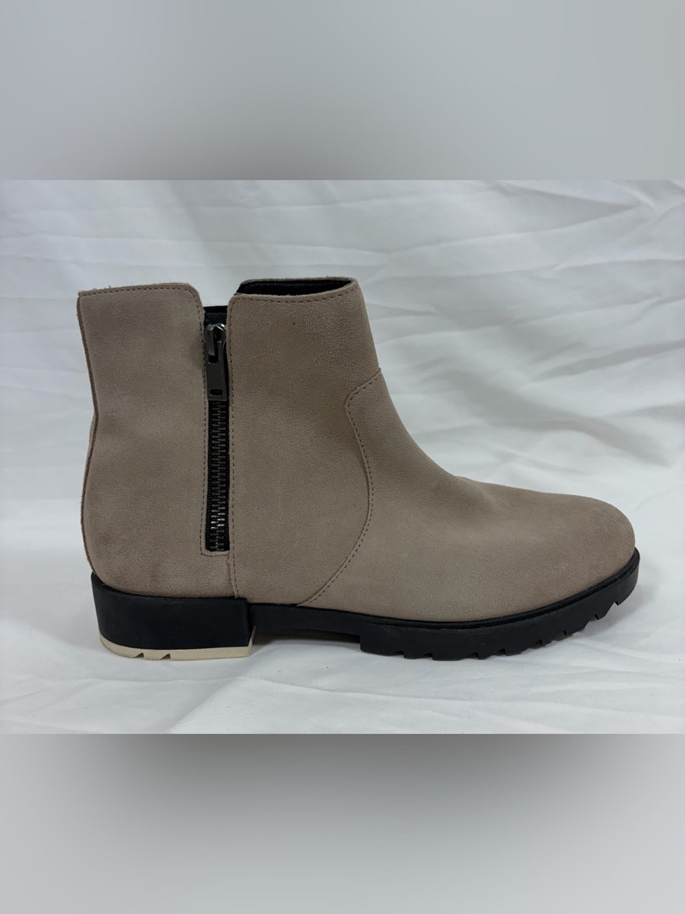 Women’s Sorel Emelie II Zip waterproof boot in Omega Taupe Size 10